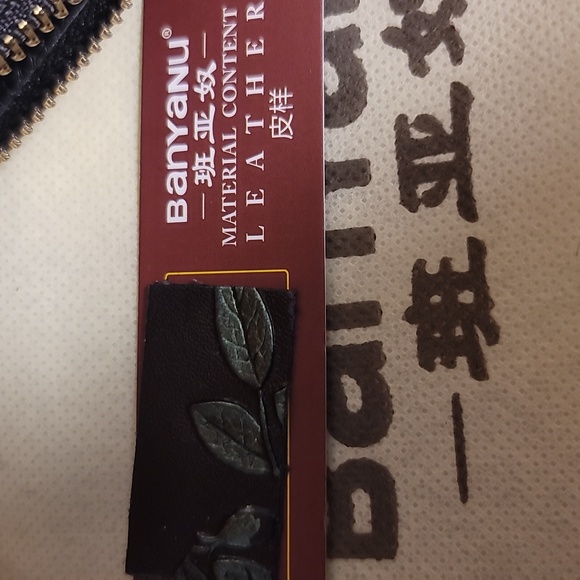 Leather embossed painted leather wallet multi slot with crystal accessory - Picture 5 of 5